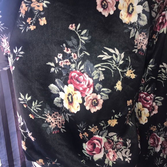 Flower print jacket in black - Picture 6 of 8